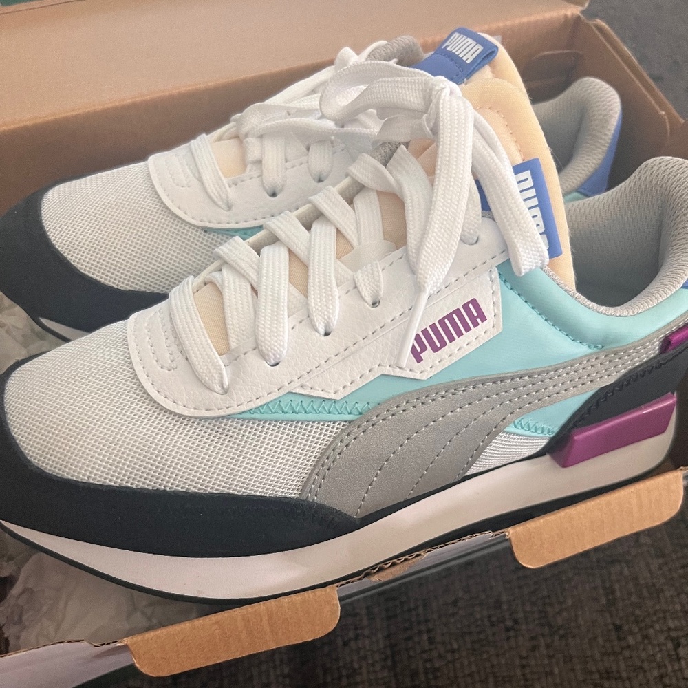 Pumas size 4c